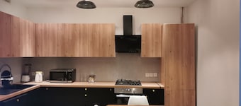 Splendid 1930s villa near the ramparts and downtown