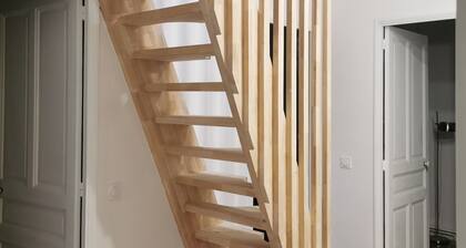 Splendid 1930s villa near the ramparts and downtown