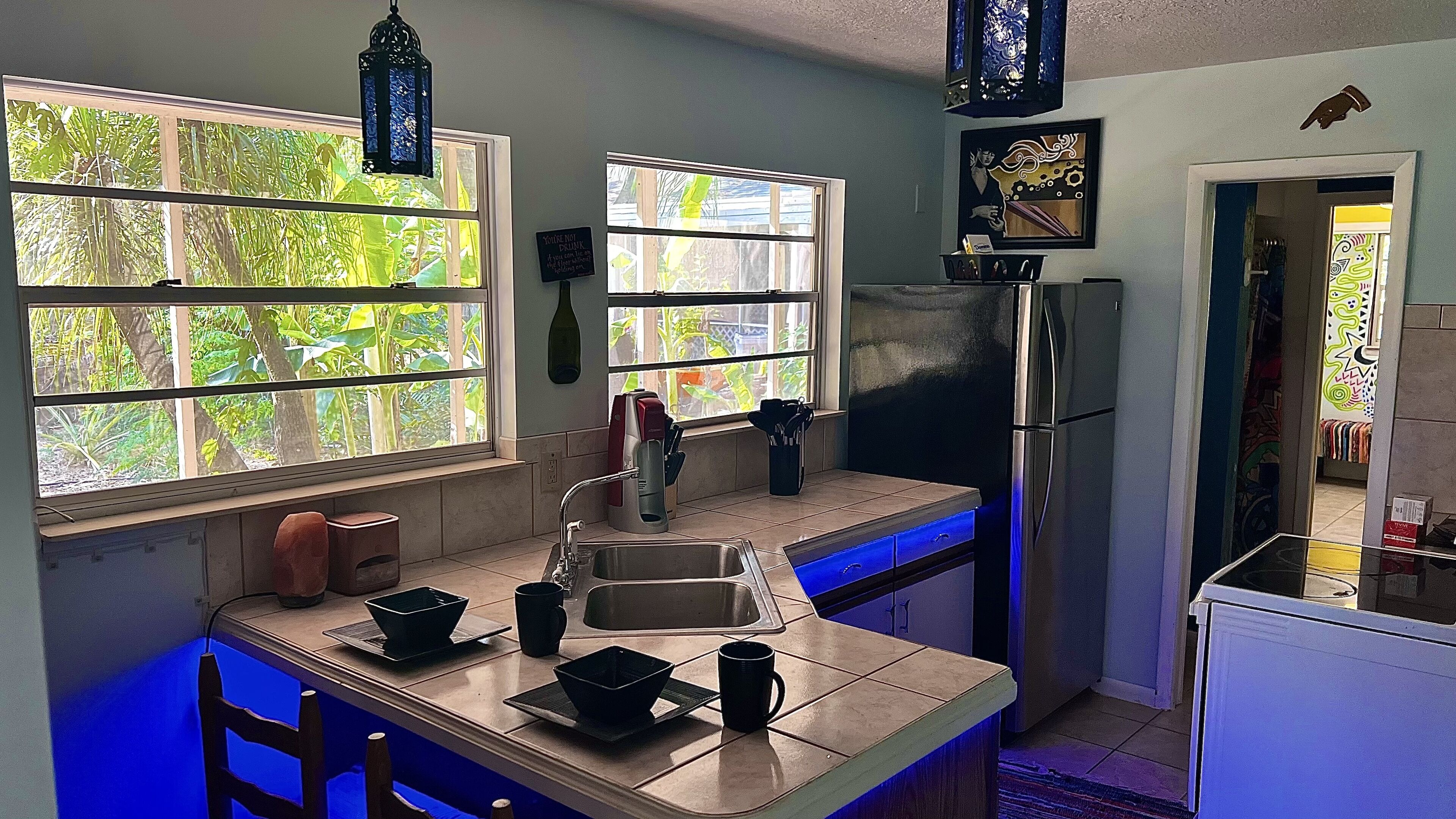 Quirky, Handmade, Embraces Creativity Nature. Minutes from Downtown Mount Dora.