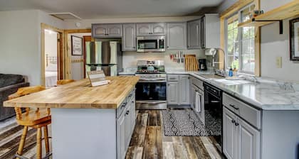 Quiet Shell River Cabin with Sauna