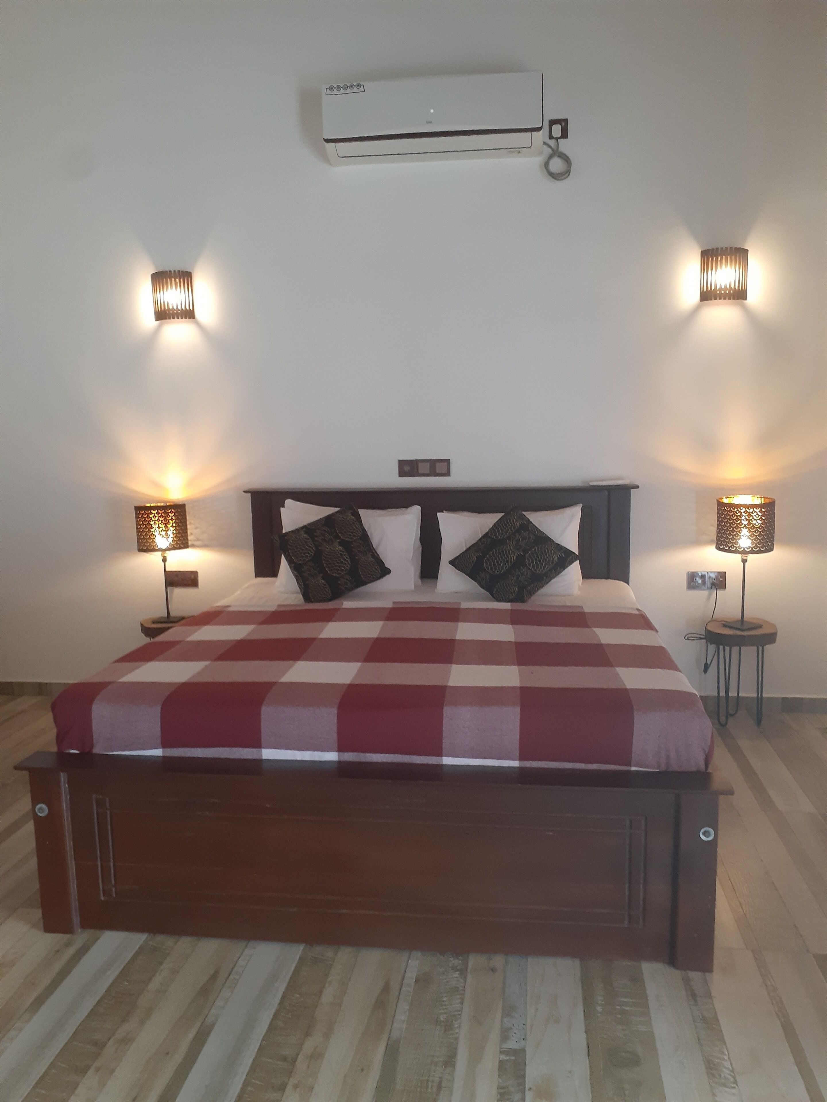 标准双人房 | 熨斗/熨板、床单