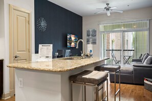 Interior - 5 minutes to the NRG Stadium! Family-sized apartment with pool & Patio (Houston)