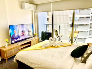 2 bedrooms, travel crib, free WiFi, bed sheets