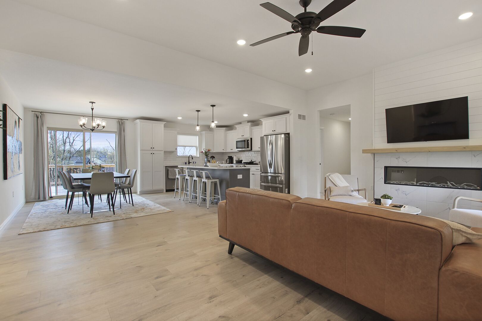 Large Modern Home By Lake 