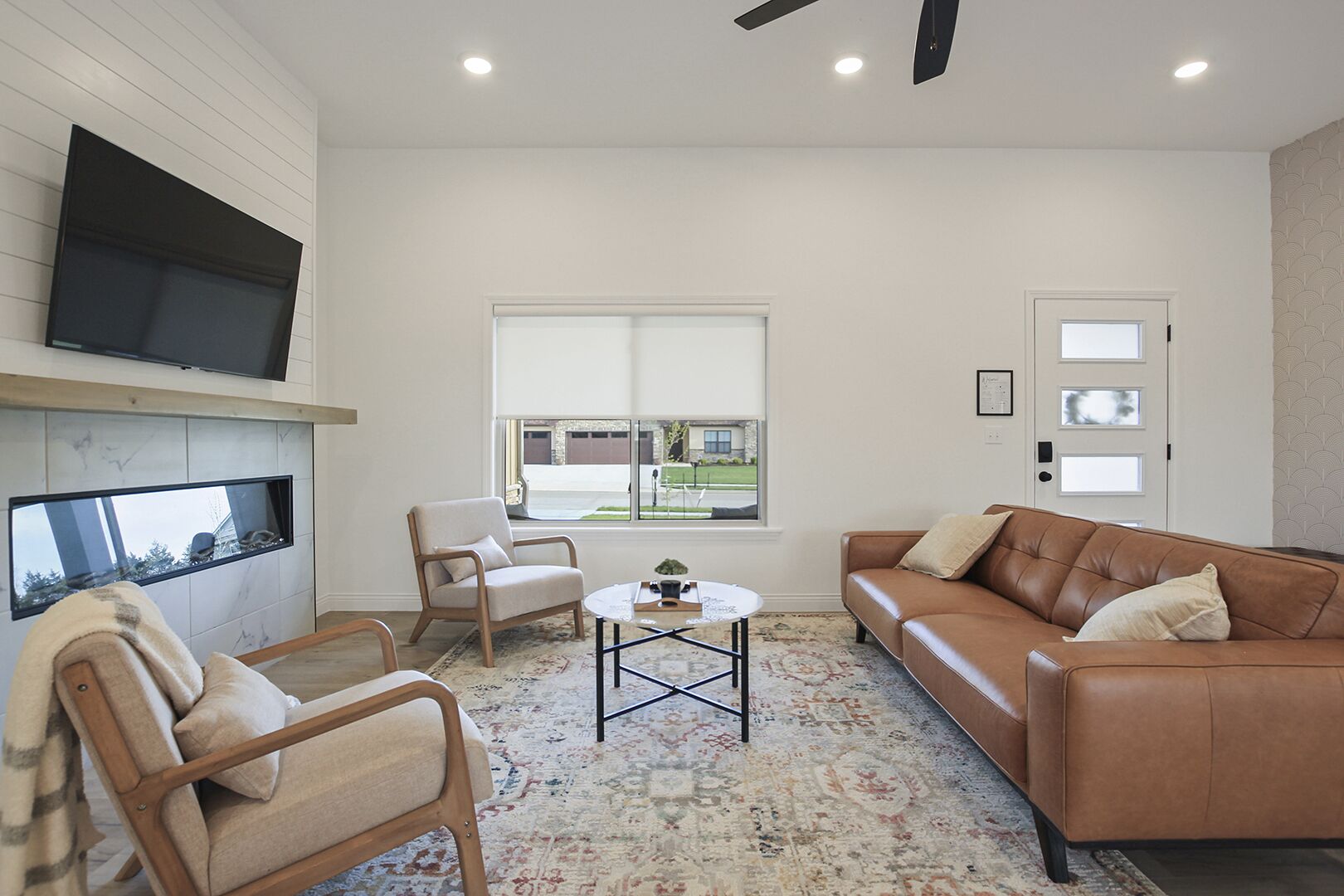 Large Modern Home By Lake 