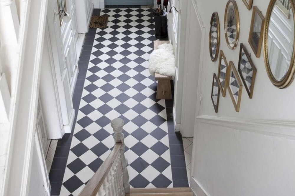 Beautiful house put down your suitcases!