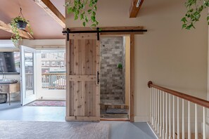 Interior - oasis 522! (Shelbyville)