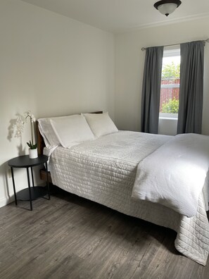 Room - Private One-Bedroom Bungalow in Town, Pet Friendly (Eureka)