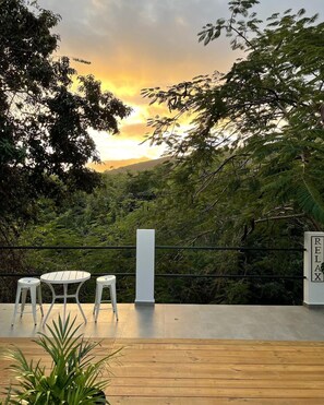 Outdoor dining - Villa BosqueMar @ El Cocal Beach. Couples Paradise (Yabucoa)