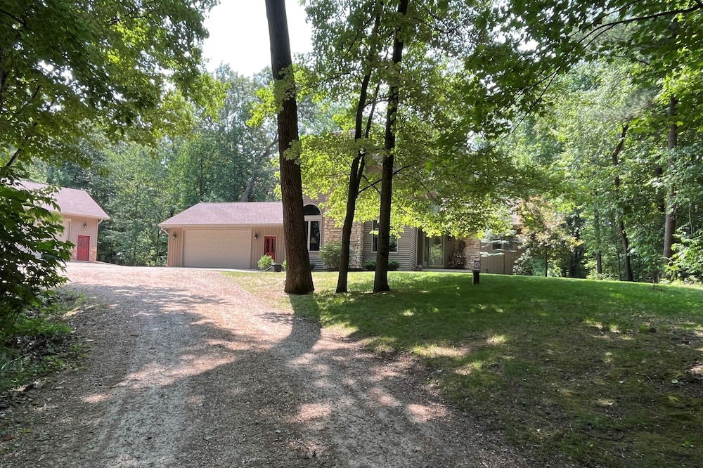 Quiet relaxing wooded property.