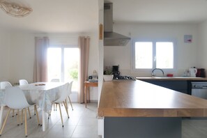 Kjøleskap, mikrobølgeovn, ovn og oppvaskmaskin