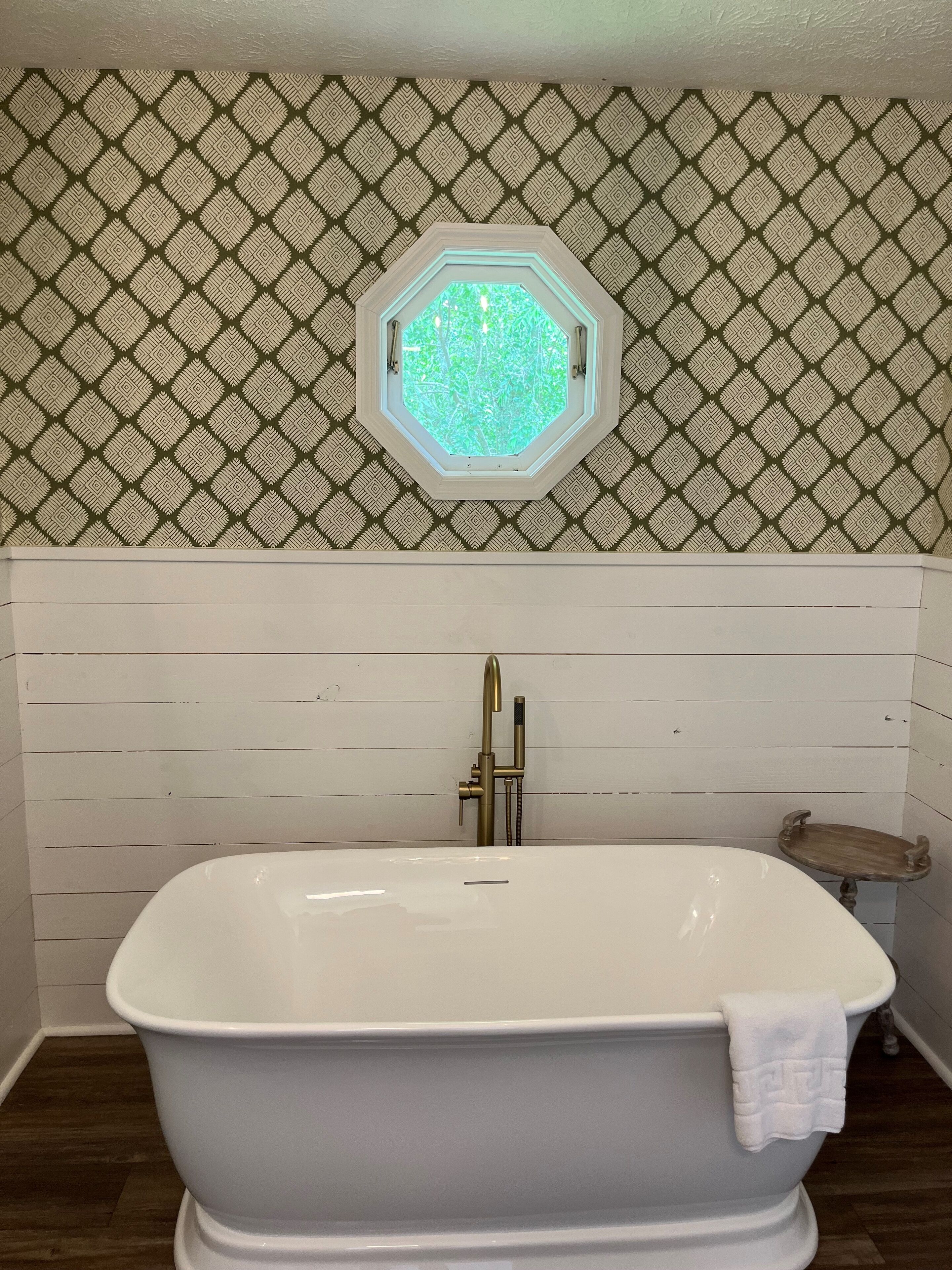 Farmhouse - A private retreat on acreage 
Hayride included with 3 or more nights