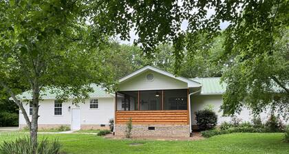 Farmhouse - A private sanctuary
Hayride included with 3 or more nights