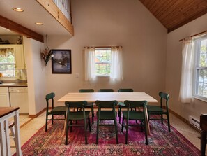 Dining - The Cottage at Hubbard Lake (Hubbard Lake)