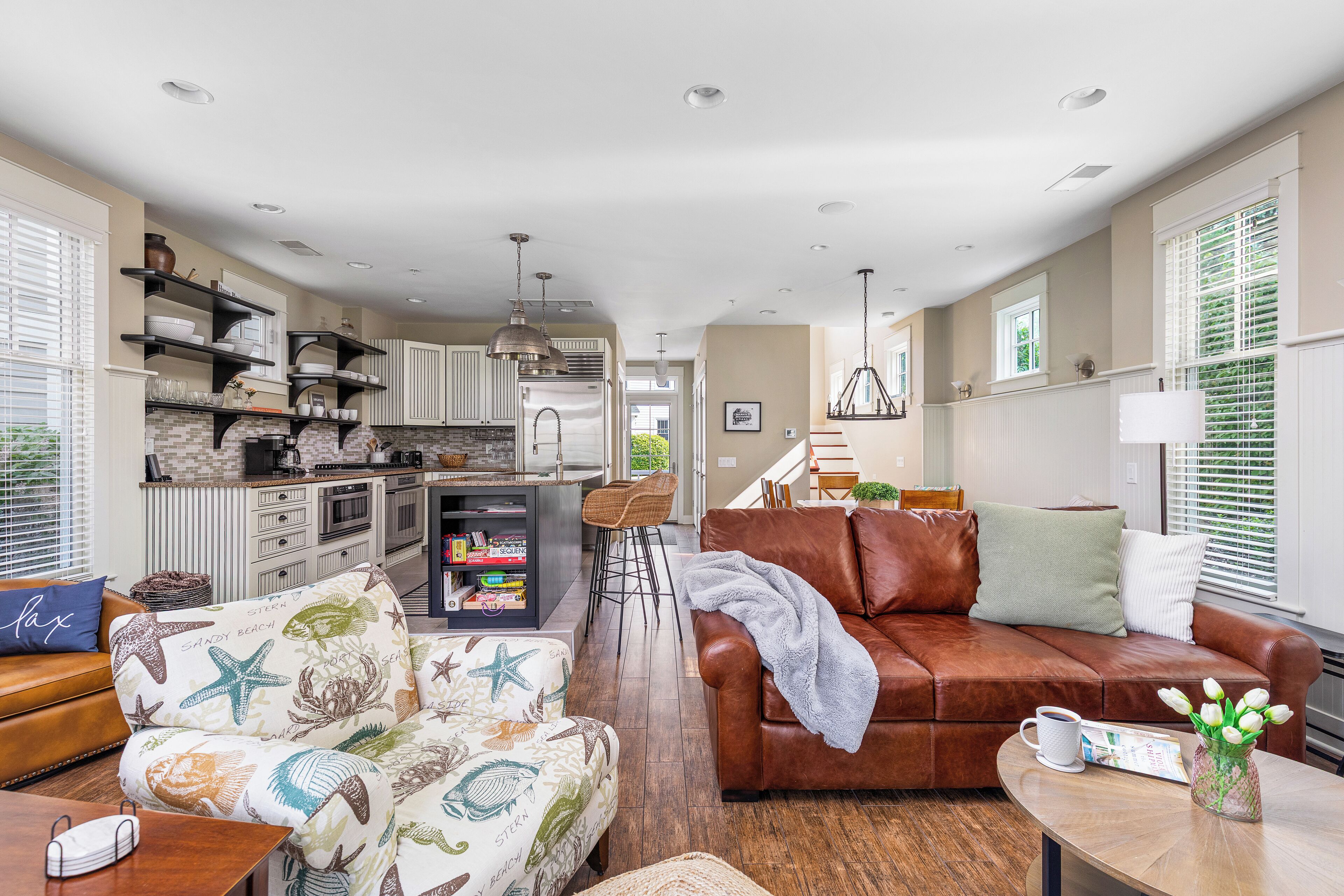 TV connectée, cheminée, chaîne hi-fi