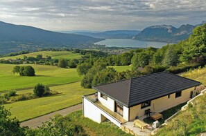 Exterior - Magnificent Takapuna Loft with lake and mountain views (Saint-Eustache)