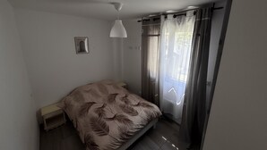 2 soverom, reiseseng for barn, wi-fi (inkludert) og sengetøy