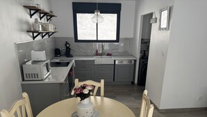 Kaffetrakter/tekoker, kjøleskap, mikrobølgeovn og ovn