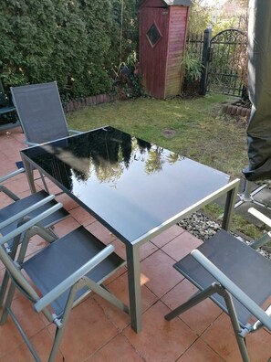 Outdoor dining - Moderne Ferienwohnung "lipsia" mit Garten und Terrasse - Nur 12 Min zum Strand! (Nienhagen)