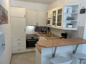 Private kitchen - Moderne Ferienwohnung "lipsia" mit Garten und Terrasse - Nur 12 Min zum Strand! (Nienhagen)