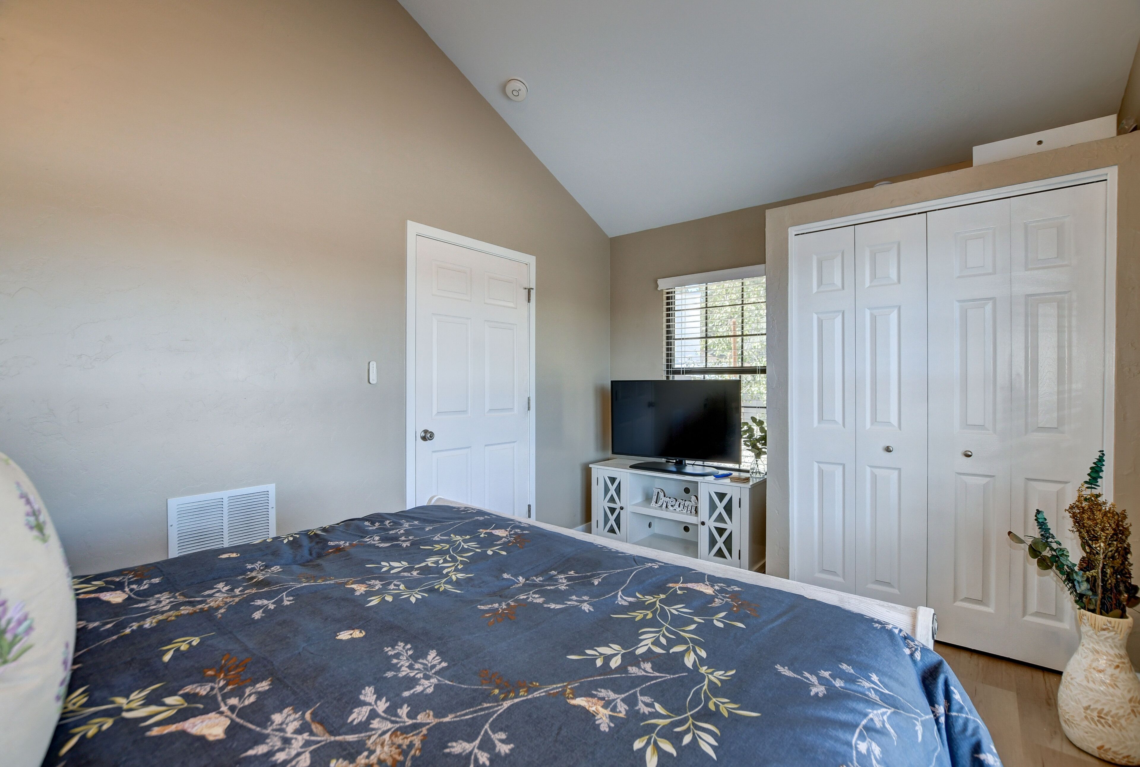 The Botanical Suite at the Gurley Street Inn