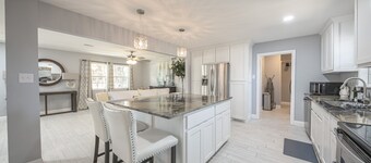 Right At Home-Old Midland Living with massive yard