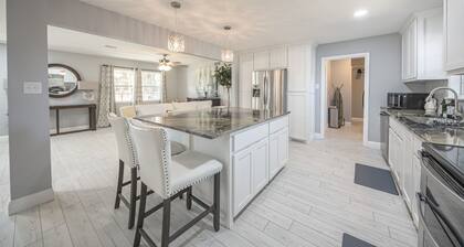 Right At Home-Old Midland Living with massive yard