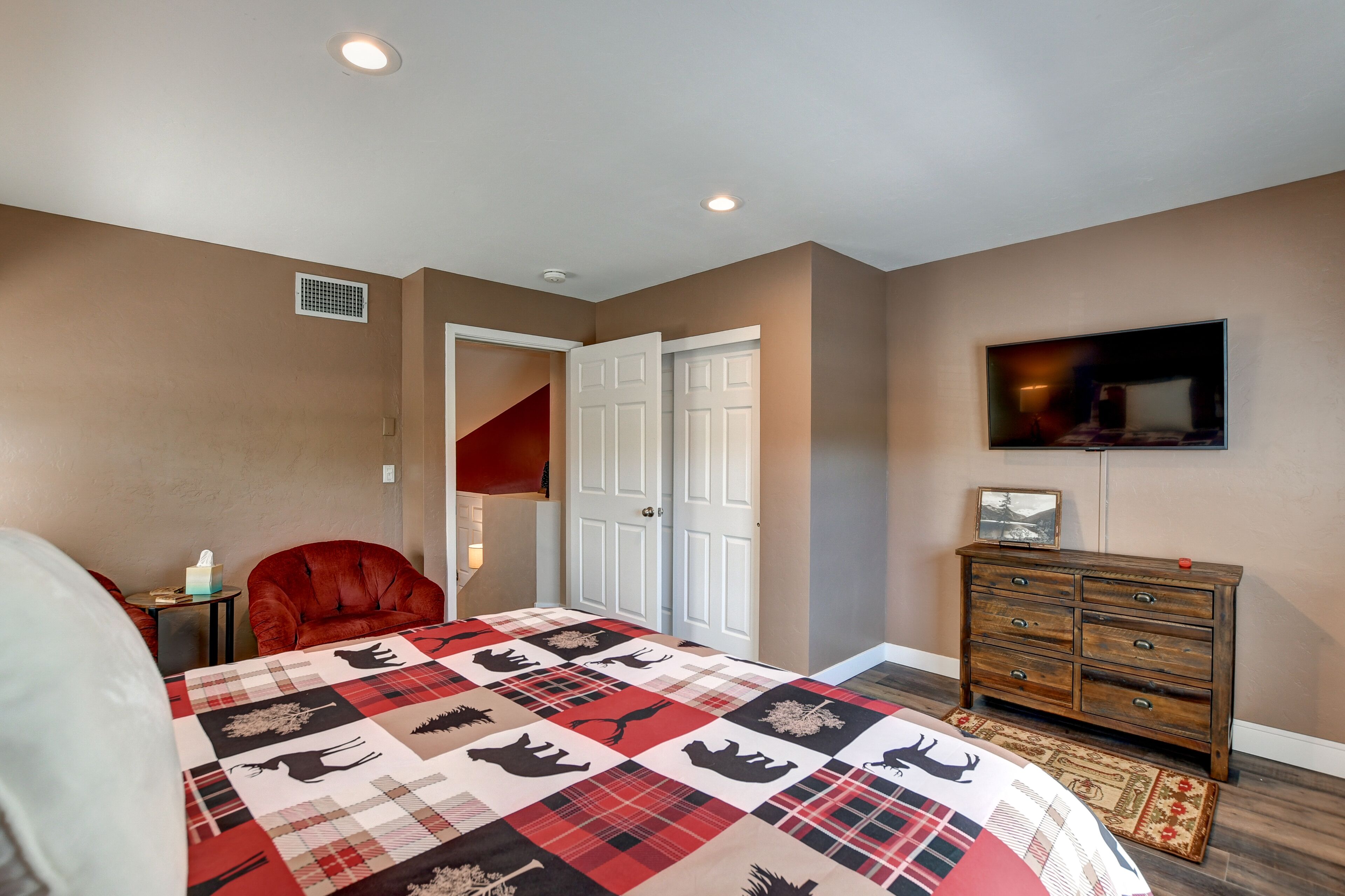 The Corner Cabin Suite at the Gurley Street Inn