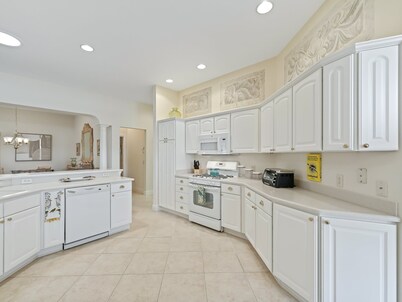 Caddy Shack 1, The Villages, near Sumter Landing 3 BD / 2 BA with golf cart