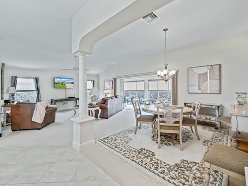 Caddy Shack 1, The Villages, near Sumter Landing 3 BD / 2 BA with golf cart