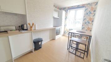 Réfrigérateur, four, plaque de cuisson, lave-vaisselle