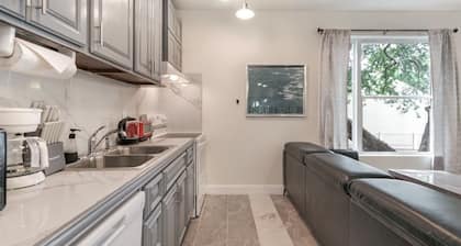 Modern 4-Bedroom Urban Oasis Near French Quarter