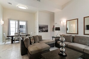 TV - Modern Living in the Heart of NOLA (New Orleans)