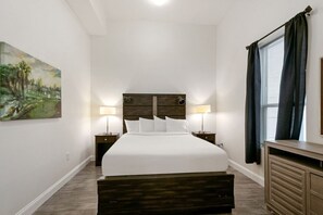 3 chambres, fer et planche à repasser, draps fournis