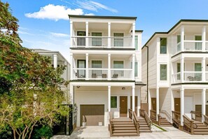 Exterior - Stylish and Spacious Urban Retreat in NOLA (New Orleans)