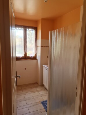 تجهيزات دش، مجففات شعر، مناشف