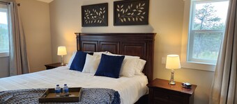 Beautiful retreat 2 miles from downtown Woodland Park - Sleeps 4