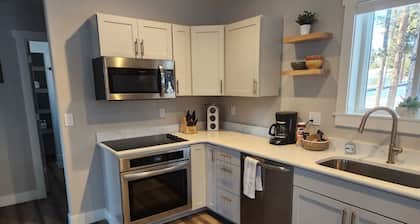 Beautiful guest house retreat 2 miles from downtown Woodland Park - Sleeps 4
