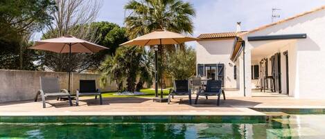 Een verwarmd zwembad