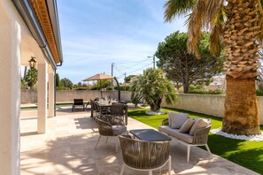 Outdoor dining - Villa Margot, stunning pool, beach 500 m (Agde)