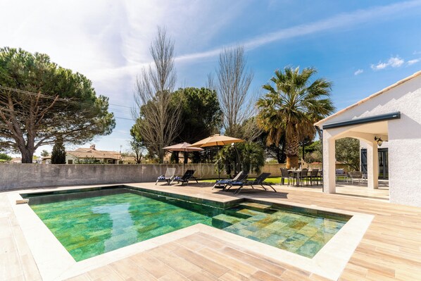 حمام سباحة