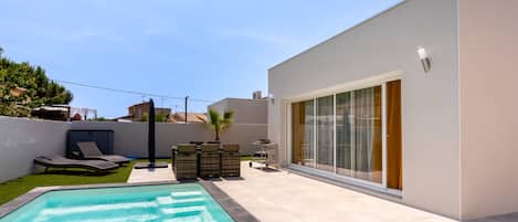 حمام سباحة