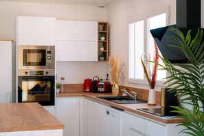 Fridge, microwave, oven, stovetop - Villa Juxta Maré, Beach 500 m Away (Sérignan)