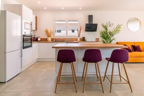 Fridge, microwave, oven, stovetop - Villa Juxta Maré, Beach 500 m Away (Sérignan)