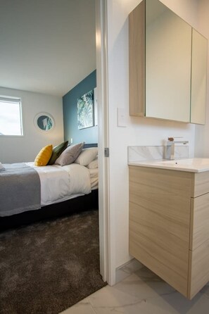 2 dormitoris, planxa i posts de planxar, wifi gratuïta i roba de llit 