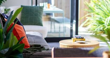 Gateway to Hagley Park - 2 Bed w/Carpark