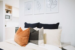 1 bedroom, iron/ironing board, free WiFi, bed sheets