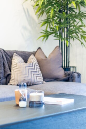 Modern 3 bed Overlooking Hagley Park