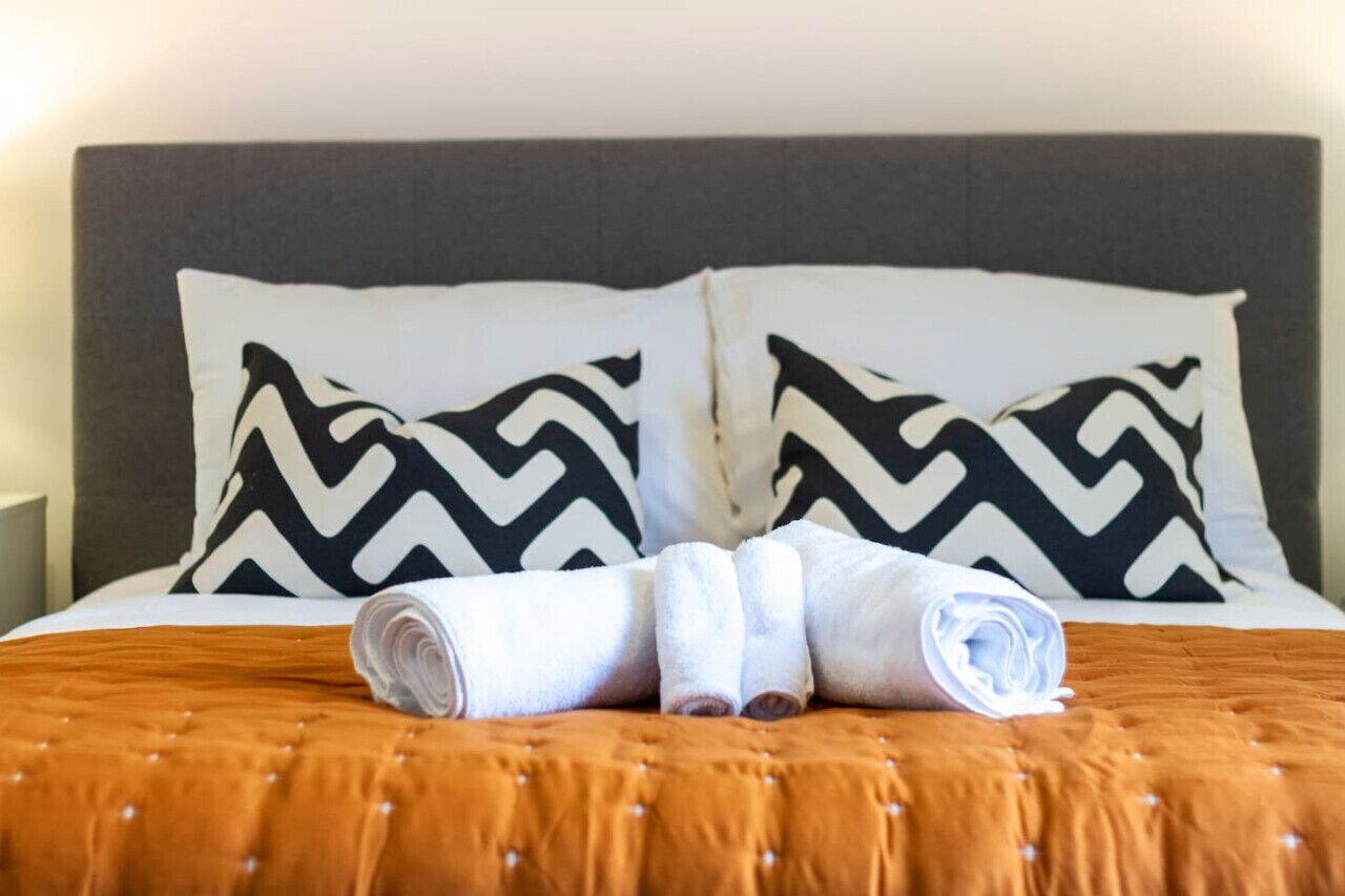 3 habitaciones, escritorio, tabla de planchar con plancha y wifi gratis 