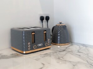 Coffee and/or coffee maker - Luxury 2 bedroom flat in the heart of Blackpool close to the promenade (Blackpool)